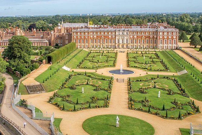Private Vehicle To Hampton Court Palace From London With Admission Tickets - Why Hampton Court makes a good London side trip