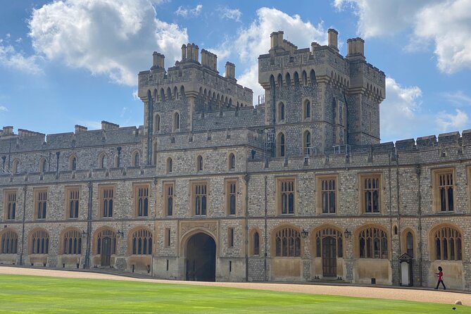 Private Windsor Castle Tour - Windsor town adds a welcome change of pace