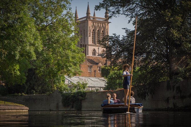 Punting Tour in Cambridge - Why a punt is the right first look at Cambridge