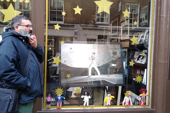 Queen Highlights Walking Tour of London - The wider Kensington route on foot
