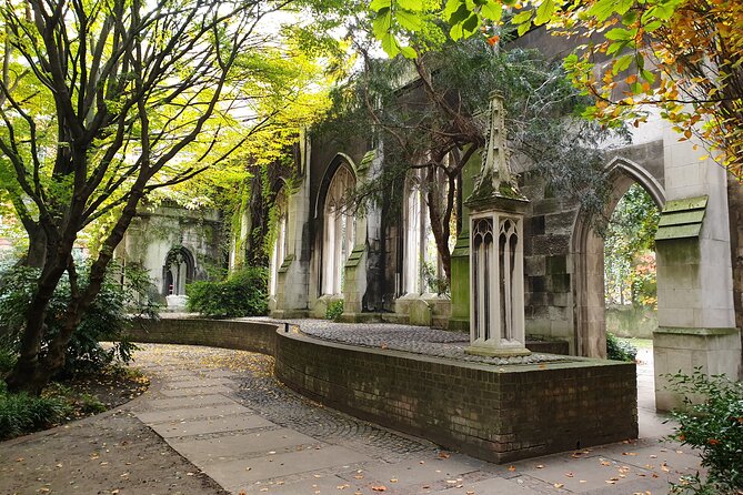 Roman Ruins to Blitz Bombings: A Walking Tour of London's Fiery History - The Bank of England and London’s financial center