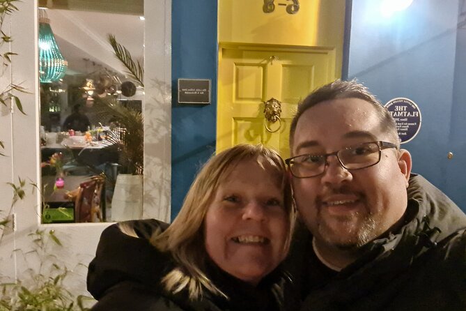 Romantic Notting Hill: Self-Guided Love Story Puzzle Walk - Crescents, roads, and clues that make you look up