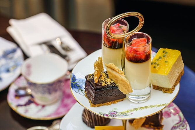 Royal Afternoon Tea & Walk at Kensington Palace - Walking through Kensington Gardens before tea