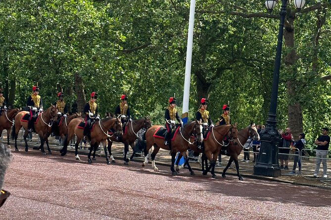Royal English Walking Food Tour With London Food Tours - Buckingham Palace and the ceremony outside the gates
