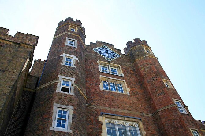 Royal Historic Pubs Walking Guided Tour in London - Starting at Piccadilly Circus at 2:00 p.m.