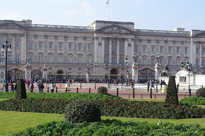 Royal Tour of St James', Parks, Palaces and Royal intrigue - St James’s Palace and the succession story
