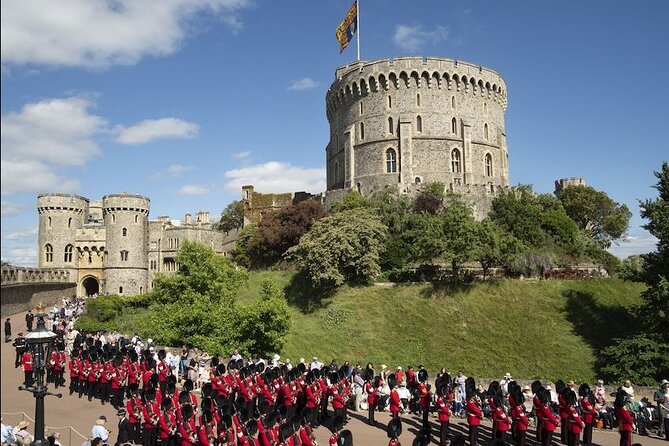 Royal Windsor Afternoon Tour from London - The coach ride and the guide’s role