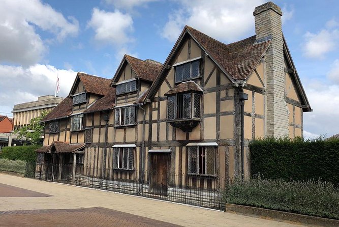 Royal Windsor Cotswold & Shakespeare Country in Executive Vehicle Private Tour - Six hours on the road changes the calculation