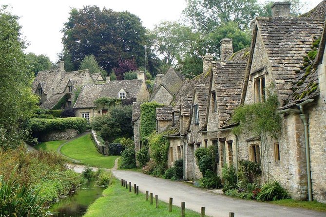 Royal Windsor Cotswold & Shakespeare Country in Executive Vehicle Private Tour - Booking details that matter