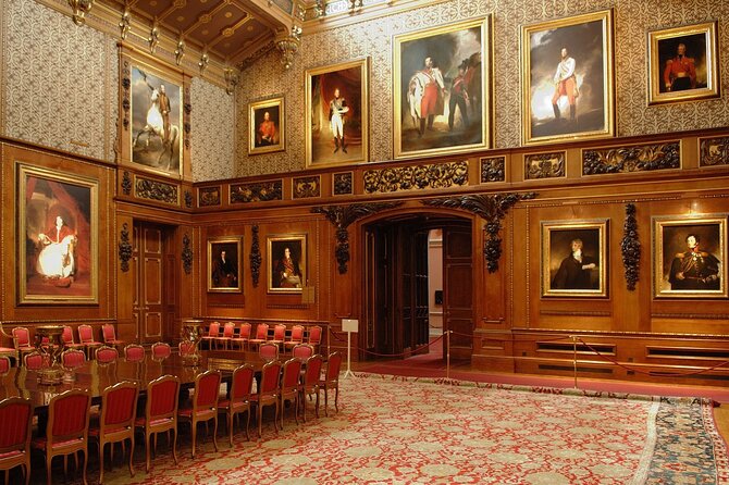 Royal Windsor & Stonehenge Private Tour - Lunch in Windsor, with choices but no included meal