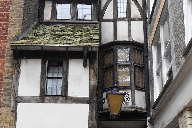 Secret Old London Guided Walking Tour - Starting near Aldersgate and William Wallace