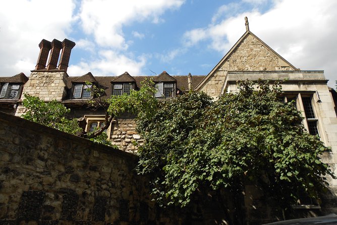 Secret Old London Guided Walking Tour - Guildhall and the Roman amphitheatre