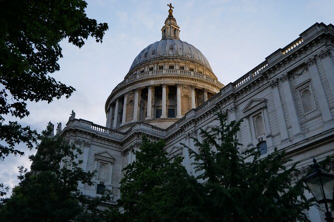 Shakespeare's Walking Tour in London - Elizabethan biscuits, mead, and small theatrical touches