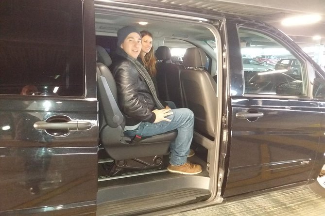 Shared Departure Transfer from your London Hotel to the Airport - Heathrow, Gatwick, and the airport details you must get right