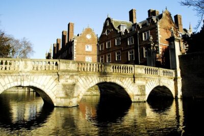 Shared Guided Punting Tour of Cambridge