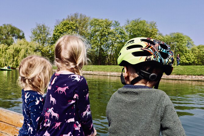 Shared Punt Tour - Cambridge - Trinity, Trinity Hall, and the libraries along the river