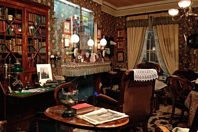 Sherlock Holmes Museum & See London's Top Sights Walking Tour - London Bridge and the big view across the river