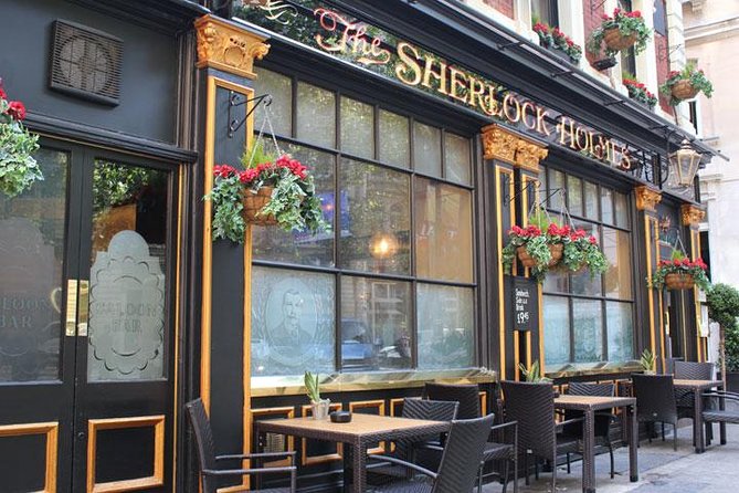 Sherlock Holmes Walking Tour in London - The Diogenes Club and the pleasure of looking up