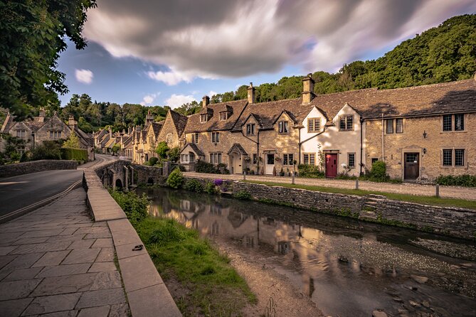Small Group Cotswolds Village, Stonehenge and Bath Tour from London - The guides shape the whole day