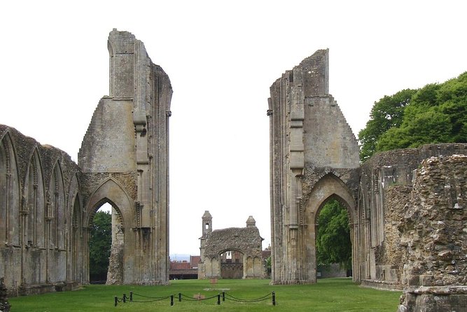 Small-Group Day Trip to Stonehenge, Glastonbury, and Avebury from London - Should you book it?
