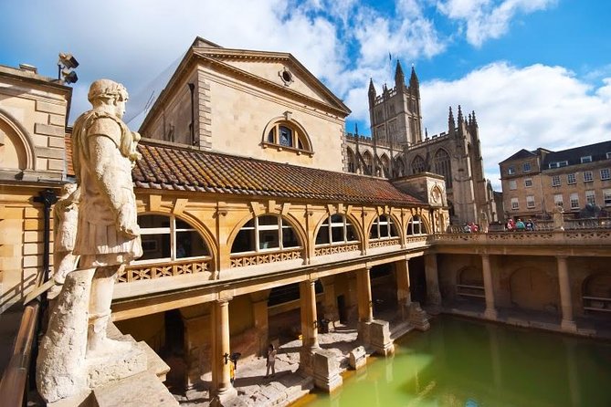 Small-Group to Bath, Lacock, Avebury and Stonehenge from London - Your guide shapes the day