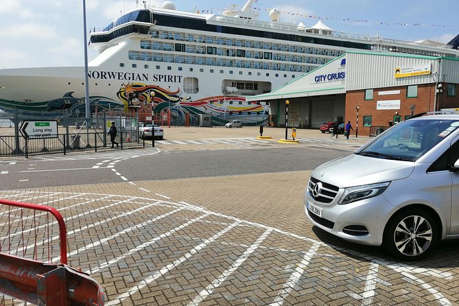 Southampton Cruise Term/ Hotel to London with Stopovers at Stonehenge & Windsor - The ride to your London hotel