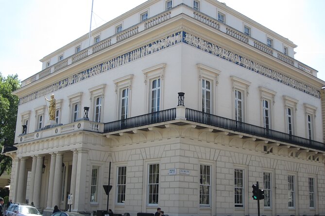St James' & Mayfair - Private Tour of London's Royal & Aristocratic Villages - Buckingham Palace and the royal balcony