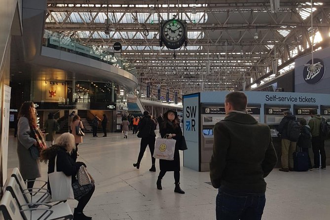 St Pancras Station Private transfer from or to your Hotel in London - Arriving at St Pancras with a name board