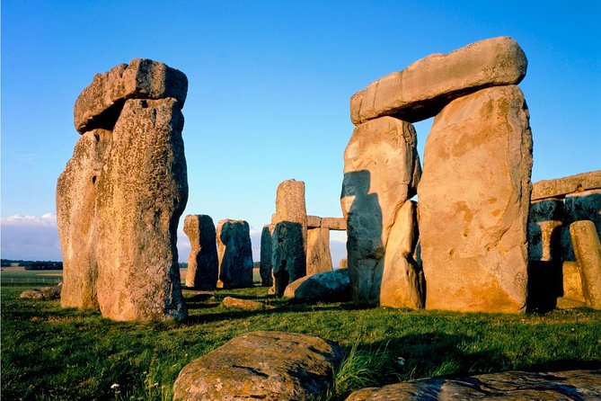 Stonehenge and Bath Day Trip from London with Optional Roman Baths Visit - Stonehenge: ancient stones and a brisk visit