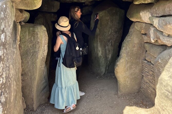 Stonehenge and The Stone Circles of Avebury Day Trip from London - The guides can shape the whole day