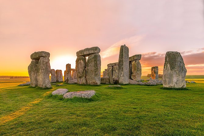 Stonehenge, Avebury & the Cotswolds from Bath (Small group) - At a glance: the details that matter