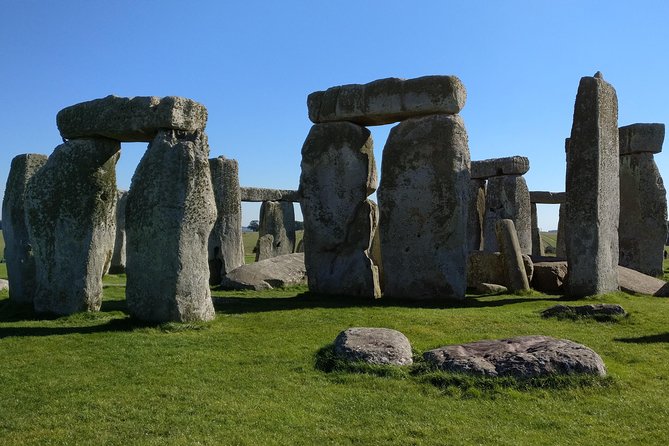 Stonehenge Half-Day luxury guided tour from Bath for 2-8 - Arriving at Stonehenge with entry handled