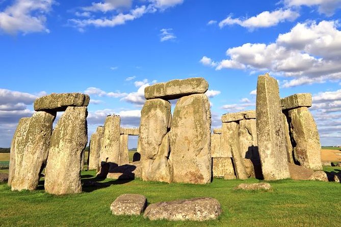 Stonehenge In A Private Vehicle Service From London With Admission Tickets - The two-hour drive to Stonehenge