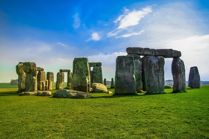 Stonehenge Independent Visit with Private Driver by Luxury Sedan - Arriving at Stonehenge independently