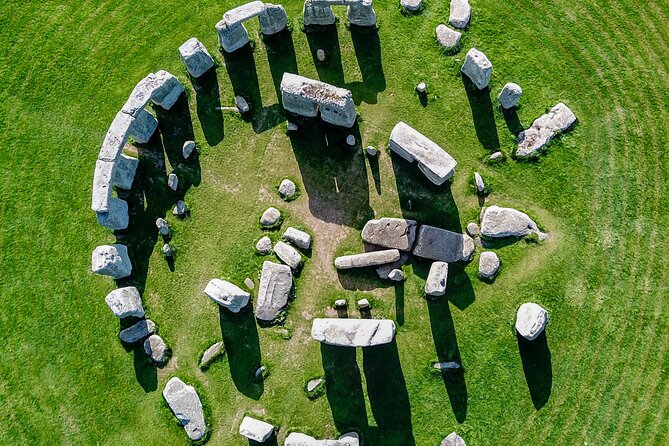 Stonehenge Inner Circle Tour - The road to Stonehenge