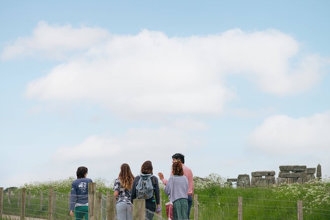 Stonehenge Private Full-Day Tour from Bath for 2-8 guests - A local pub lunch in the middle of the day
