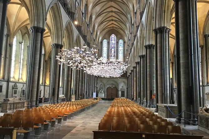 Stonehenge & Salisbury Cathedral: Private Day Trip from London - Avebury Stone Circle, a different kind of prehistoric site