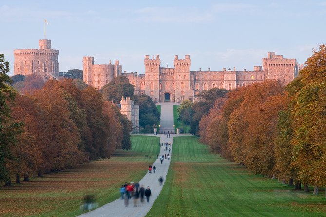 Stonehenge, Windsor Castle and Bath Full Day Guided Tour - What the guide adds, and where the format falls short