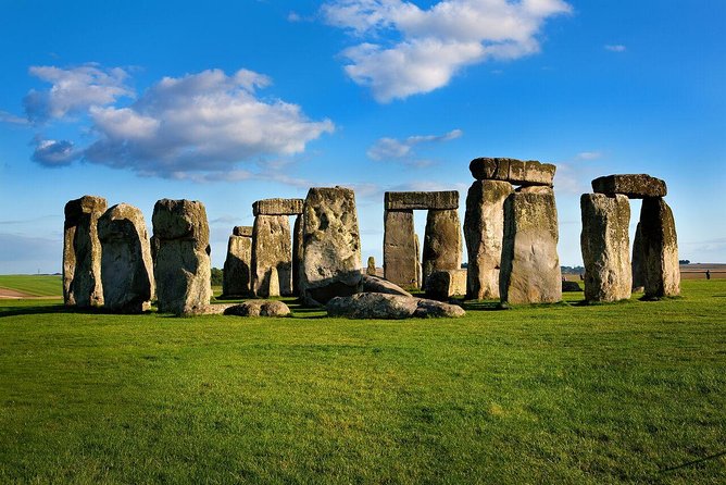 Stonehenge, Windsor Castle and Bath with Pub Lunch in Lacock - Starting at Victoria and settling into the coach