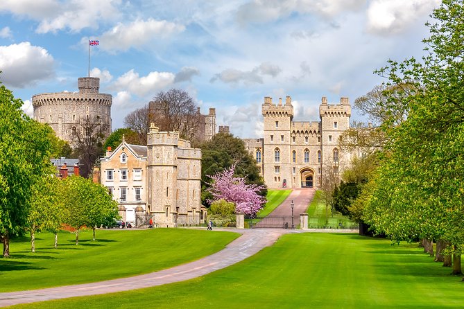 Stonehenge & Windsor Tours from London or Southampton - A private route linking two very different England icons