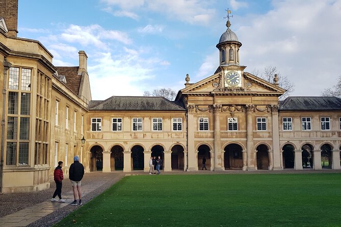 Tangential Cambridge: Private Walking Tour of Cambridge - Trinity Street and tales from the college gate