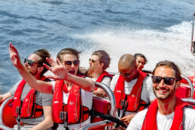 Thames High-Speed Zone Speedboat in London - Music, humor, and the role of the guide