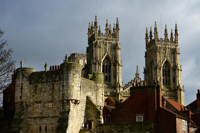 The Best of York on Foot in a Small Group - Stonegate shows York’s medieval shortcuts