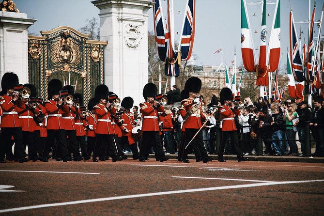 The Changing of the Guard - Exclusive Guided Walking Tour - Trafalgar Square sets the scene