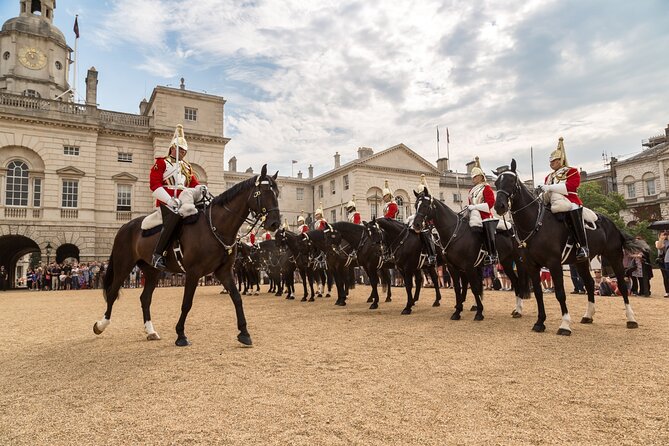 The Changing of the Guard Tour and Buckingham Palace - Who should book this walking tour?