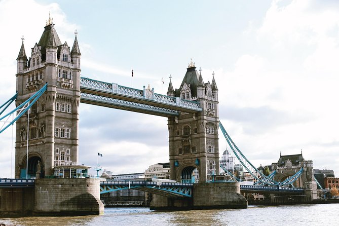 The Old City of London - Exclusive Guided Walking Tour - What the guides add to the experience
