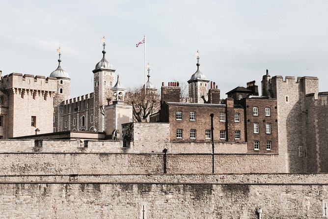 The Tower of London - Small Group Tour with a Local Expert - Why a guide helps inside this enormous fortress