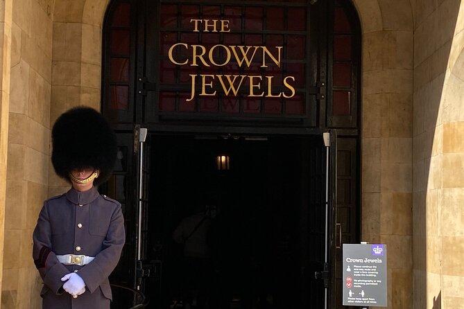 The Tower of London - Small Group Tour with a Local Expert - Changing guards, photographs, and time to look around