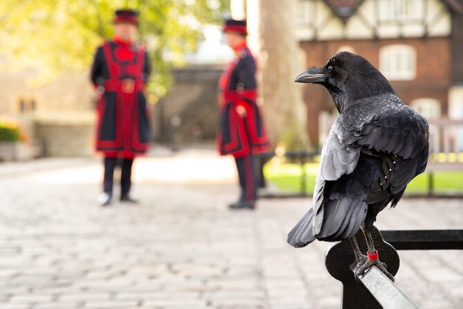 Tower of London: Crown Jewels & Beefeater Opening Ceremony - Walking around St James’s Park and Buckingham Palace