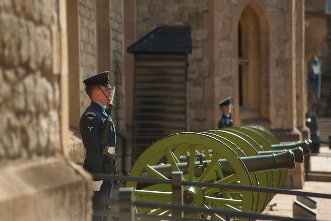 Tower of London: Crown Jewels & Beefeater Opening Ceremony - Walking, timing, and who should book